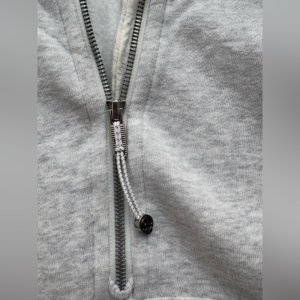 Lululemon cropped Gray Hoodie with Front Pocket - Picture 4 of 5